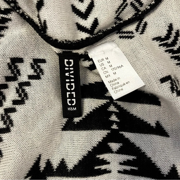 Black and White Aztec Patterned Women's Cardigan - Picture 13 of 14